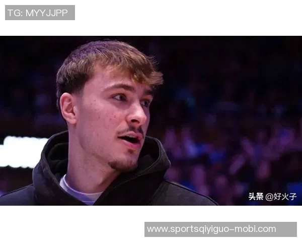 弗拉格因左脚踝扭伤缺席比赛现场观赛与库班同坐展现球队团结精神