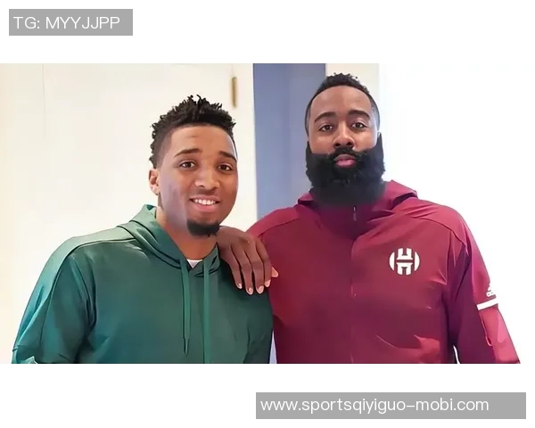 马克西热情寒暄哈登却被冷落哈登心不在焉左右游走显无奈 马克西热情寒暄哈登却被冷落哈登心不在焉左右游走显无奈